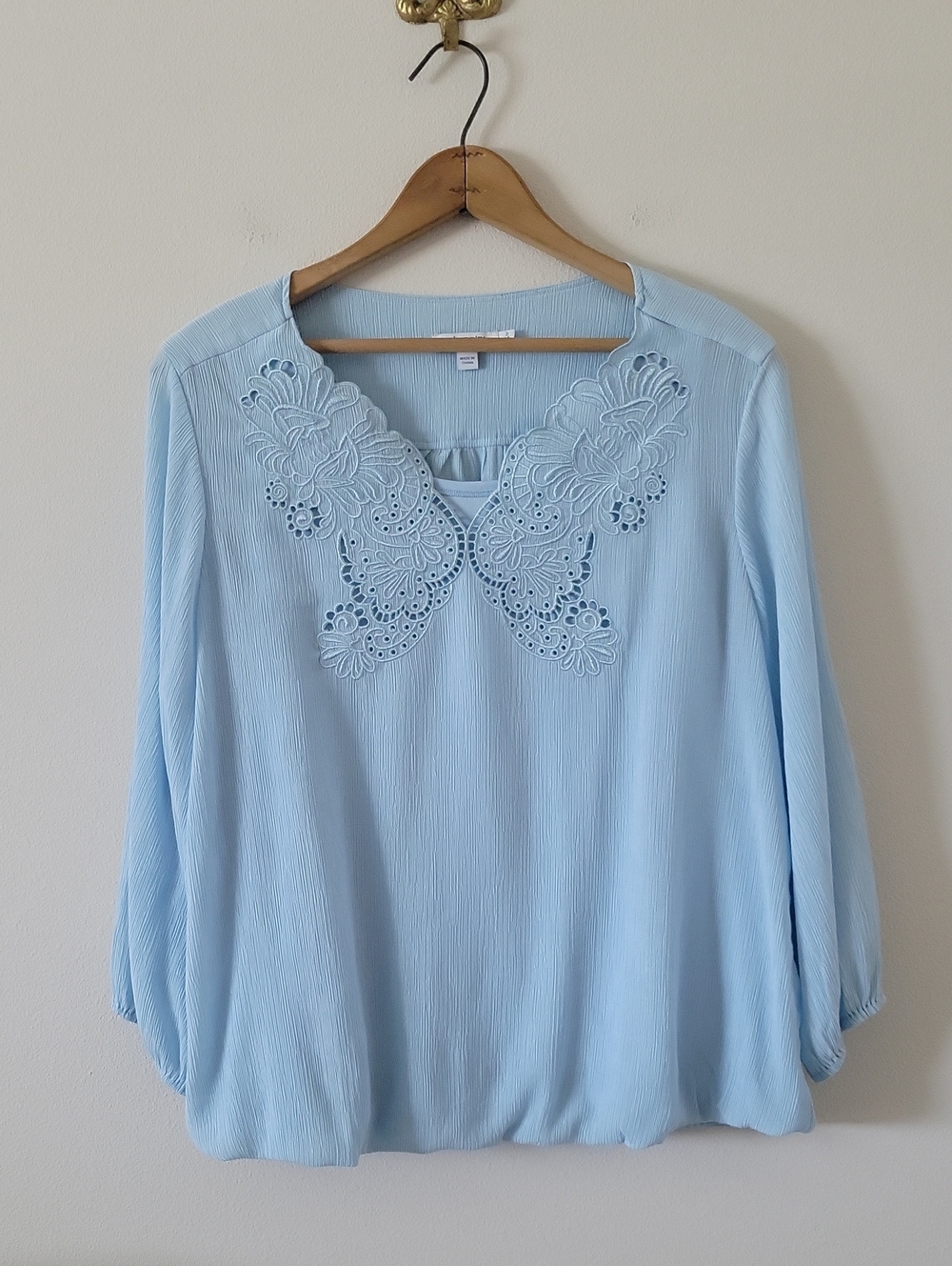 Chico's Light Blue Embroidered Cutout Bubble Hem Blouse Size Large/12